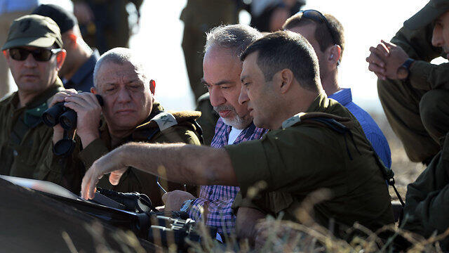 Chief of Staff Eisenkot (2nd from left) and Minister of Defense Lieberman (2nd from right) during a tour of the country's northern border
