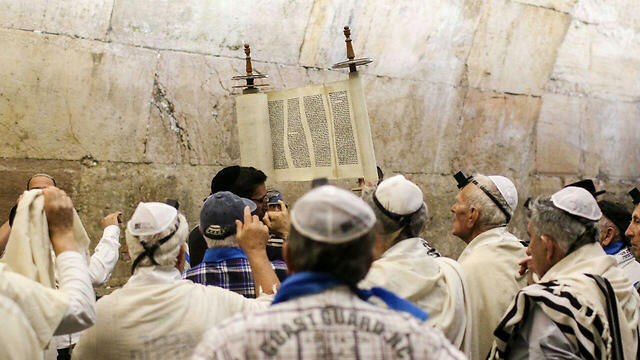 Holocaust survivors celebrating Bar, Bat Mitzvah at Kotel
