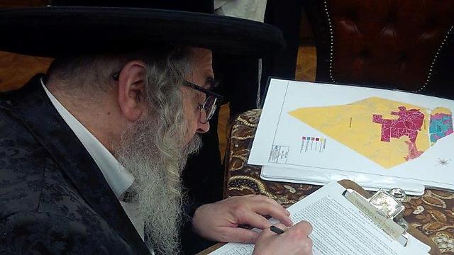 The Satmar Grand Rebbe writing New York's governor to officially petition him to create the new townnullnull The Satmar Grand Rebbe writing New York's governor to officially petition him to create the new town