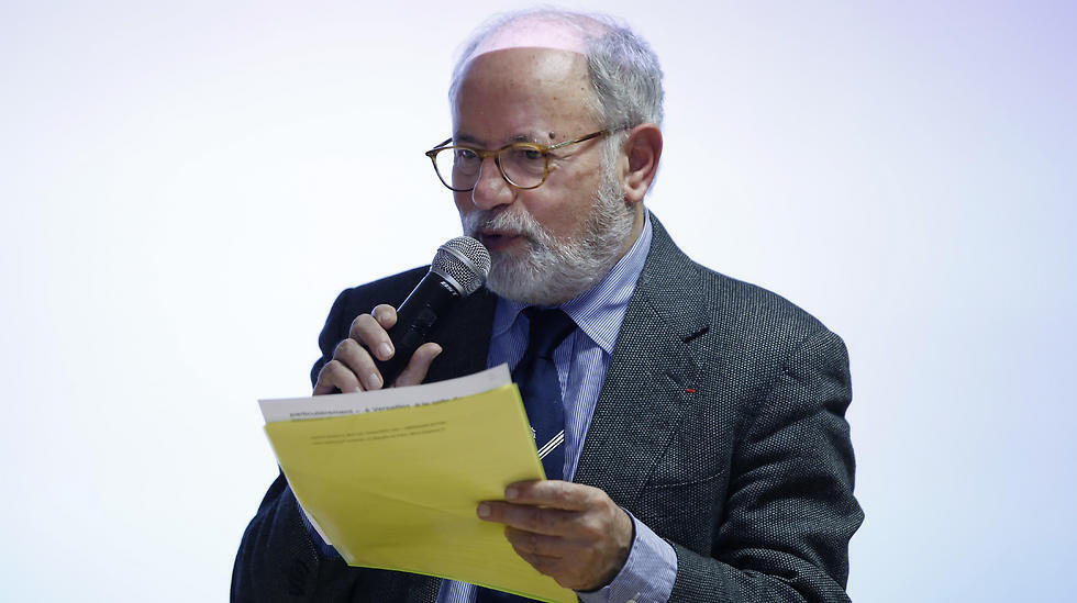 The chilren's grandfather Samuel Sandler speaks at the naming ceremony