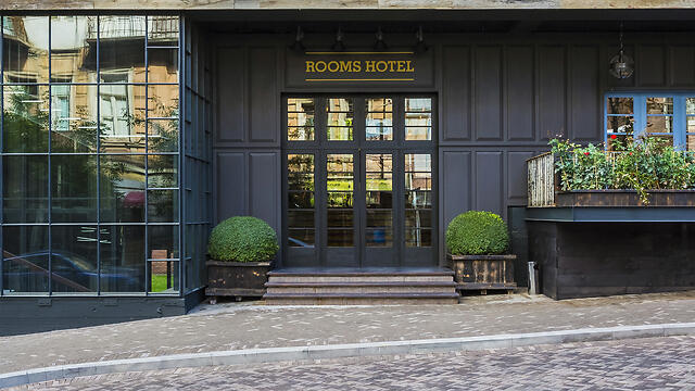 The hotel's entrance 