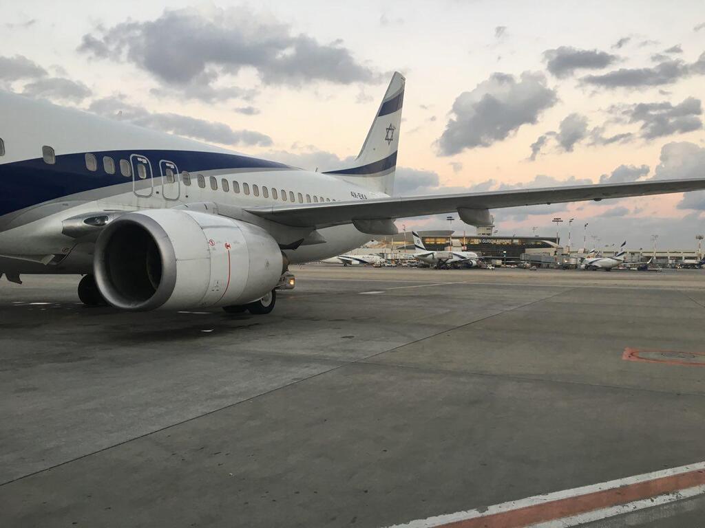 Самолет "Эль-Аль" в аэропортуnullnull Самолет "Эль-Аль" в аэропорту