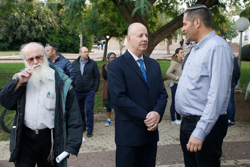 MK Hanegbi attended representing the government