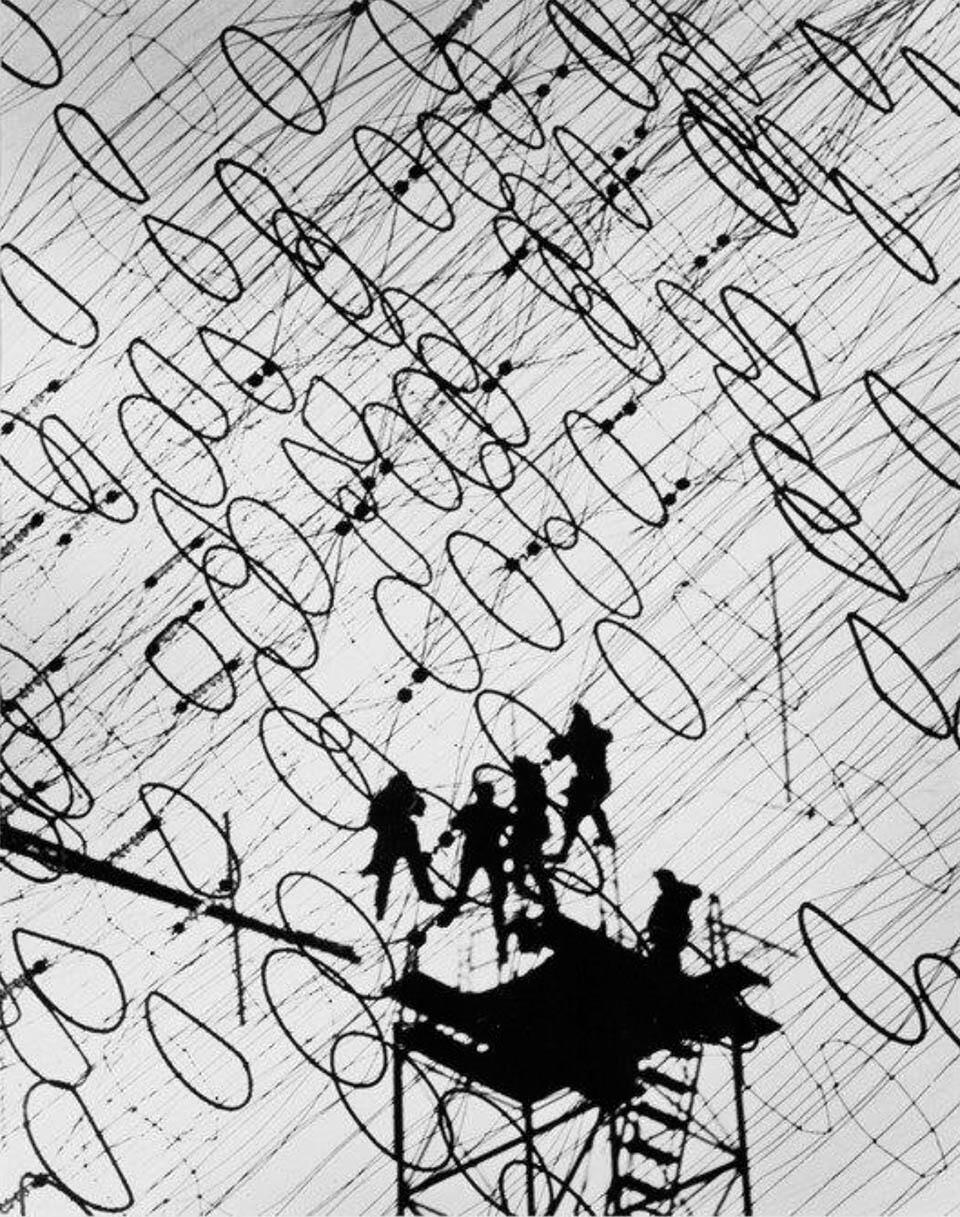 Яков Рюмкин "Подключение телеграфных кабелей", 1958 г. Фото: Тель-Авивский музей искусств (Фото: Тель-Авивский музей искусств) Яков Рюмкин "Подключение телеграфных кабелей", 1958 г. Фото: Тель-Авивский музей искусств