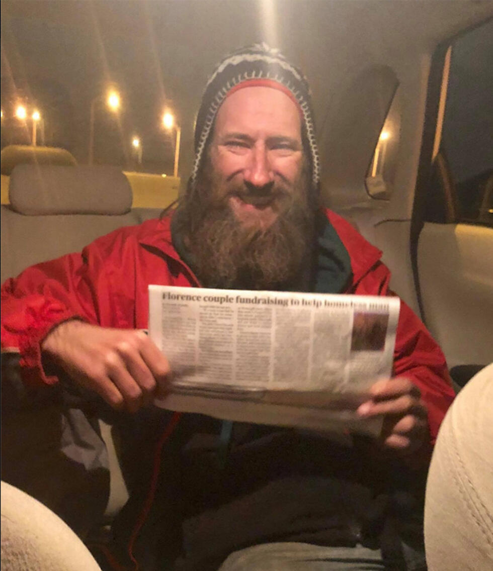 Бомж со статьей про свое геройствоnullnull Бомж со статьей про свое геройство