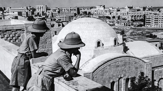 Евреи в ожидании решения о своем государстве, 1947 год. Фото: AFP (צילום: AFP) Евреи в ожидании решения о своем государстве, 1947 год. Фото: AFP