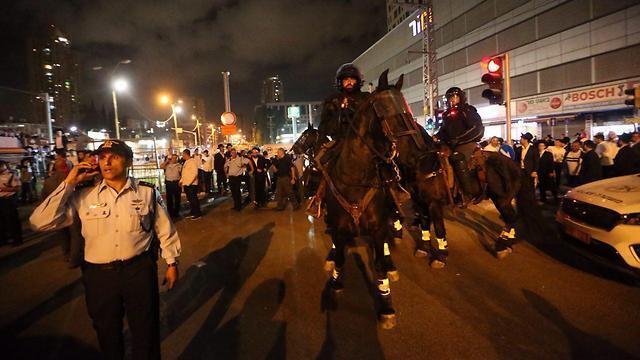 Police dispersing protesters in Bnei Brak