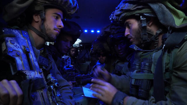 Namer commander briefs fighters