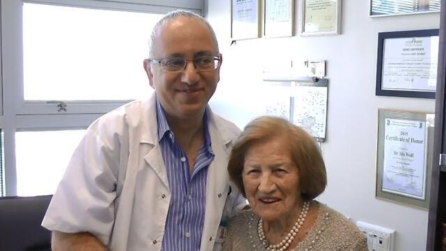 Эстер Ваксман и профессор Идо Вольф. Фото: Орен Кац (צילום: אורן כץ) Эстер Ваксман и профессор Идо Вольф. Фото: Орен Кац