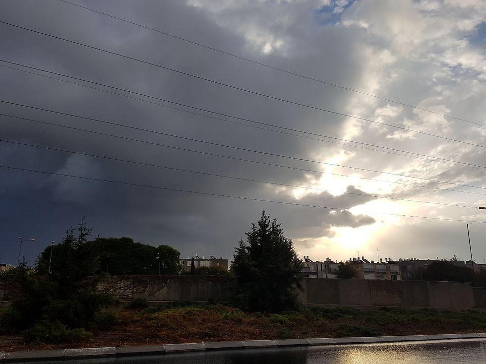 Грозовые облака на Гуш-Даном