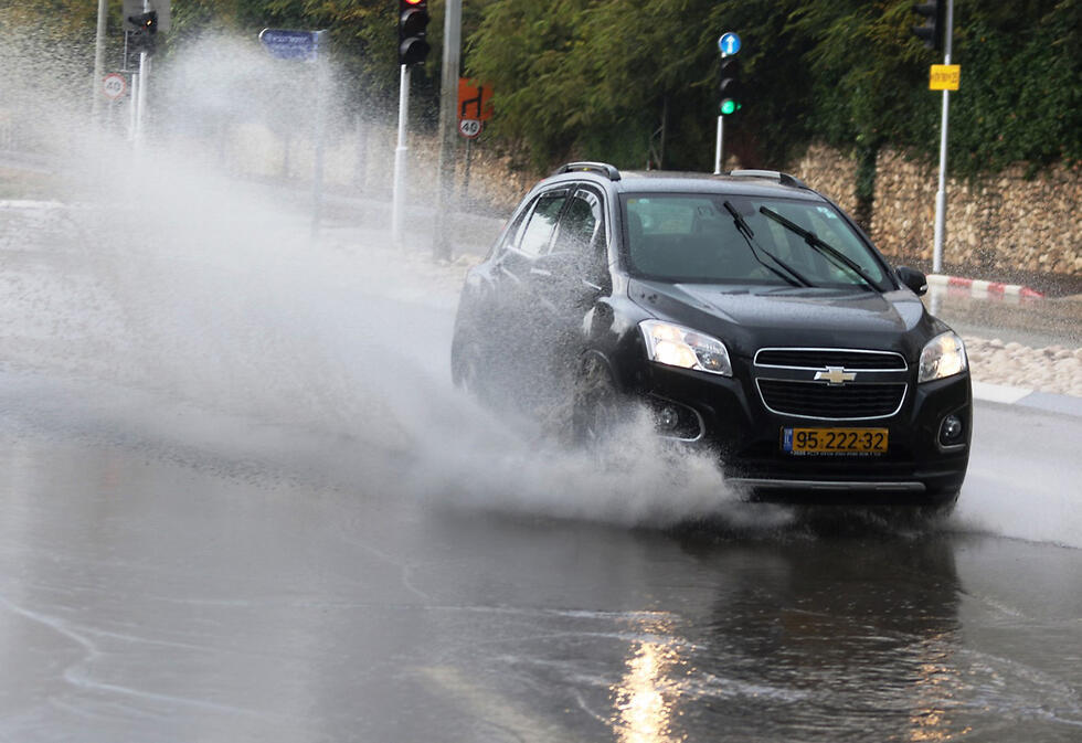 В Ришон ле-Ционе залило улицы. Фото: Ави Муалем (צילום: אבי מועלם) В Ришон ле-Ционе залило улицы. Фото: Ави Муалем