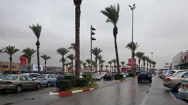 Дождь в Беэр-Шеве Фото: Барэль Эфраим (צילום: בראל אפרים) Дождь в Беэр-Шеве Фото: Барэль Эфраим