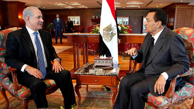Netanyahu (L) and Mubarak