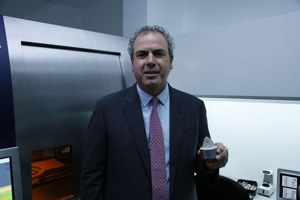 Йорам Дваш с алмазом "Созвездие"nullnull Йорам Дваш с алмазом "Созвездие"