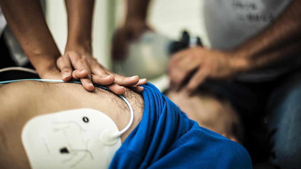 Дефибриллятор. Иллюстрация: shutterstock