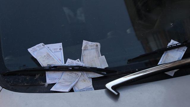 Парковочные штрафы. Фото: Моти Кимхи (צילום: מוטי קמחי) Парковочные штрафы. Фото: Моти Кимхи