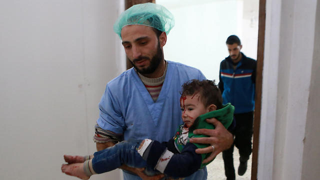 Пострадавший от авиаудара ребенок. Фото: AFP