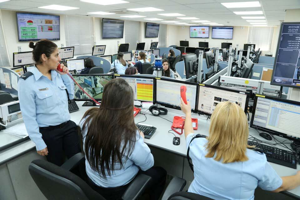 Информационный штаб полиции 110. Фото: Цвика Тишлер