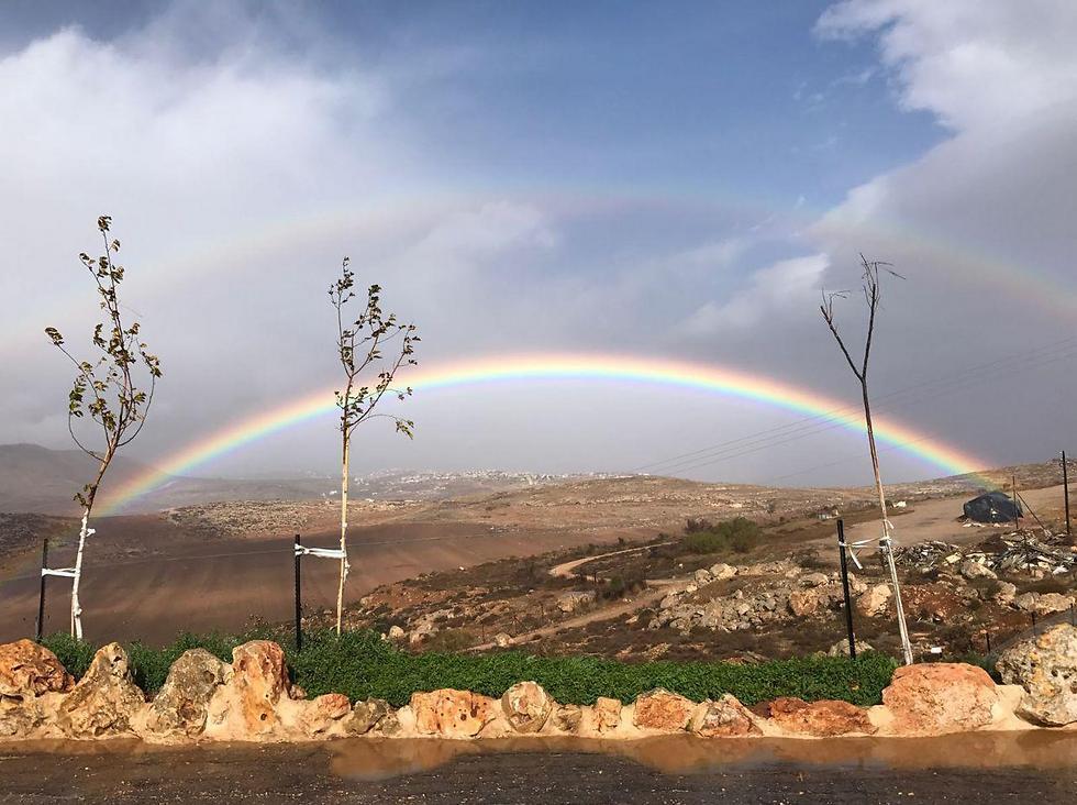 Радуга над Мево-Шило. Фото: TPS (צילום: ידעאל ניצן/TPS) Радуга над Мево-Шило. Фото: TPS