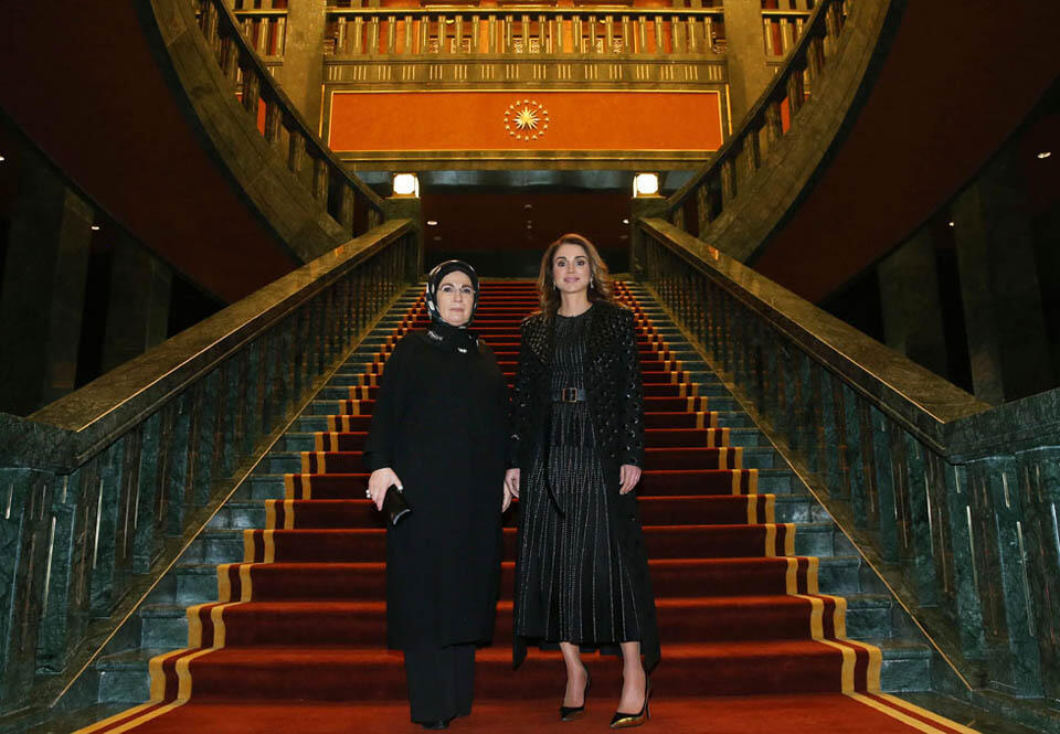 Королева Рания (справа) и Эмине Эрдоган. Фото: AP (Фото: AP) Королева Рания (справа) и Эмине Эрдоган. Фото: AP
