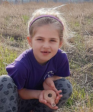 בת 7 גילתה נר שמן מתקופת יהודה המכבי