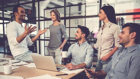 "הדרת דור Z כולו והתעלמות מציפיותיו משוק העבודה היא קצרת רואי וחסרת אחריות". אילוסטרציה