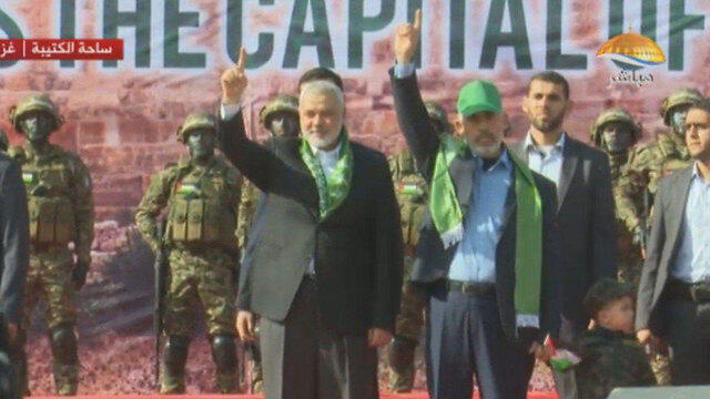 Ismail Haniyeh (L) and Yahya Sinwarnullnull Ismail Haniyeh (L) and Yahya Sinwar