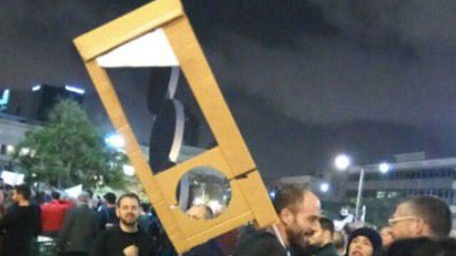 The guillotine at the Tel Aviv rally