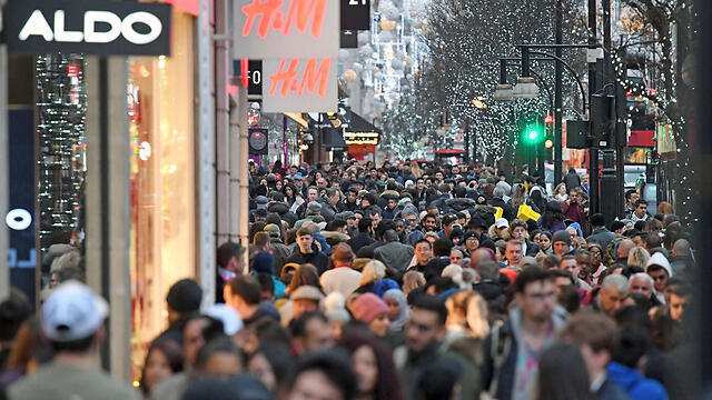 London's crowded Oxford Street