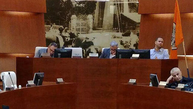 Rishon LeZion's city council attempted to get new bylaws on the book before the law passed