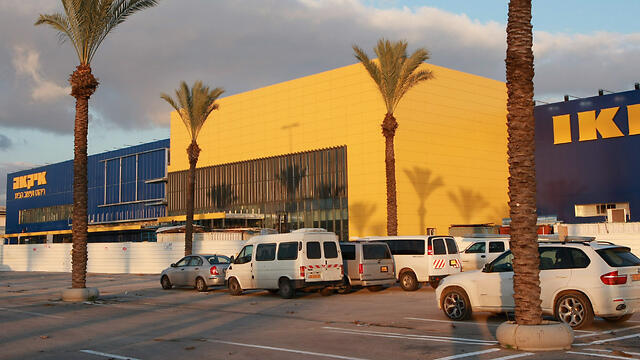 Магазин IKEA. Фото: Цвика Тишлер (צילום: צביקה טישלר) Магазин IKEA. Фото: Цвика Тишлер