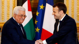 מקרון ואבו מאזן. לנשיא צרפת ההבטחות הספיקו