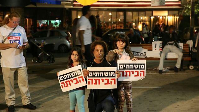 Демонстрация в Тель-Авиве. Фото: Моти Кимхи (צילום: מוטי קמחי) Демонстрация в Тель-Авиве. Фото: Моти Кимхи