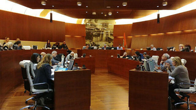 The Rishon LeZion city council discusses the amendment to the bylaw