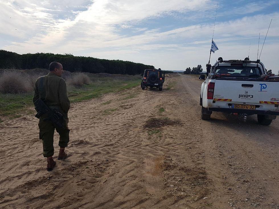 Rocket landing site in Eshkol (צילום: בראל אפרים) Rocket landing site in Eshkol