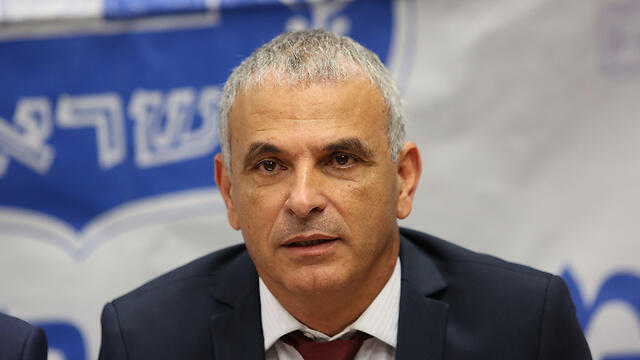 Finance Minister Kahlon recused himself from debating the gas arrangement due to his ties to Maimon (צילום: אלכס קולומויסקי) Finance Minister Kahlon recused himself from debating the gas arrangement due to his ties to Maimon