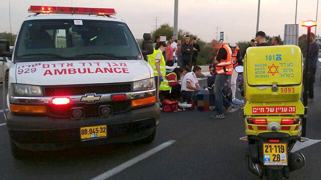 Авария на шоссе №4 (צילום: דוברות מד"א) Авария на шоссе №4