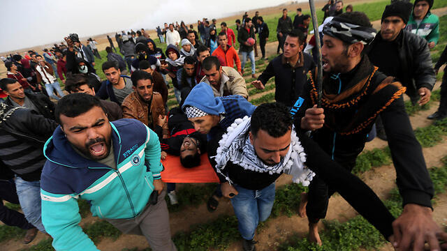 Evacuating wounded Palstinians on Gaza border