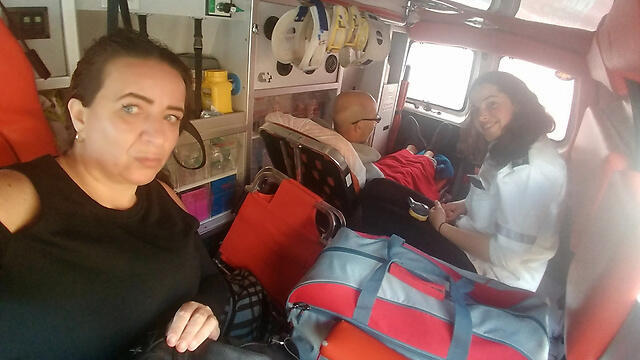 Хели забирает Ашера из больницы