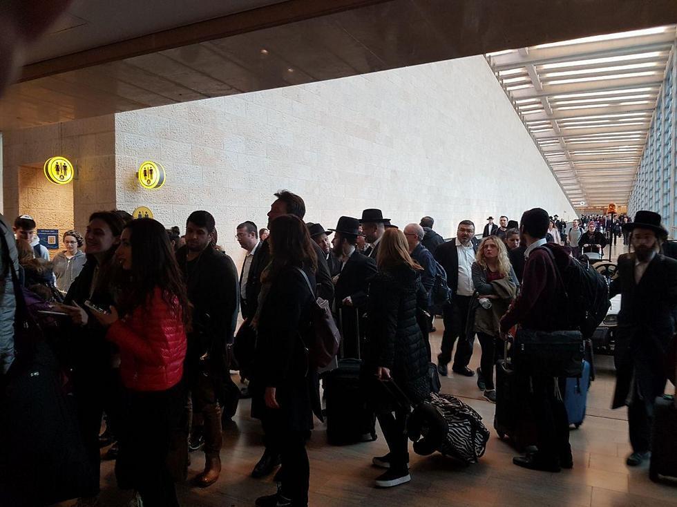 Очередь на проверку документов в аэропорту Бен-Гурионnullnull Очередь на проверку документов в аэропорту Бен-Гурион