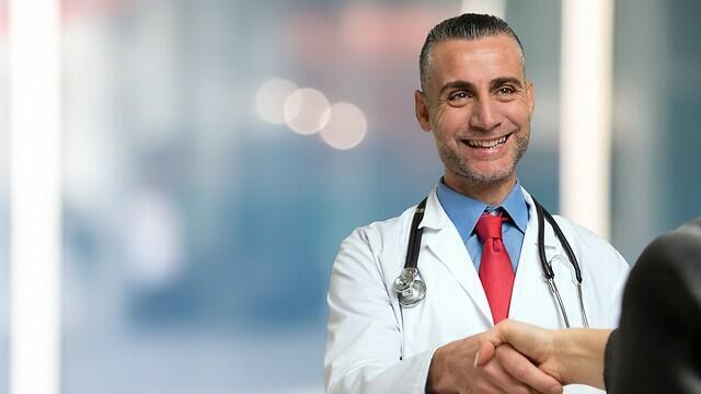 Врачи получают в 2-3 раза больше премьера. Фото: shutterstock (צילום: shutterstock) Врачи получают в 2-3 раза больше премьера. Фото: shutterstock