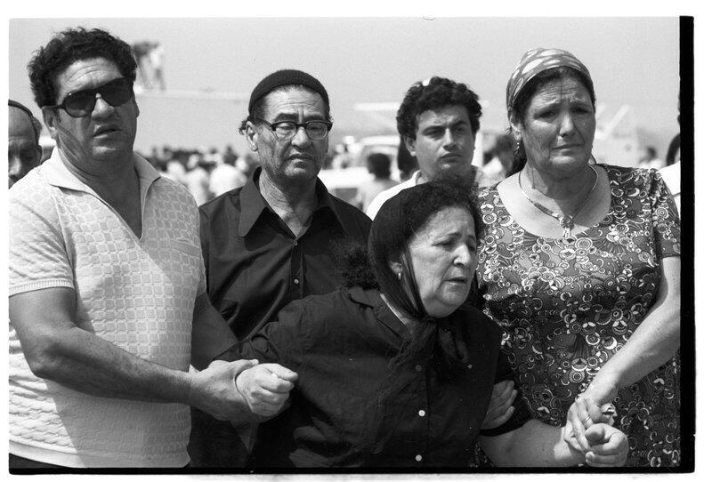 Фото 1972 года: прибытие гробов с телами спортсменов из Мюнхена в аэропорт Бен-Гурион. Фото: Давид Рубингер (Давид Рубингер) Фото 1972 года: прибытие гробов с телами спортсменов из Мюнхена в аэропорт Бен-Гурион. Фото: Давид Рубингер