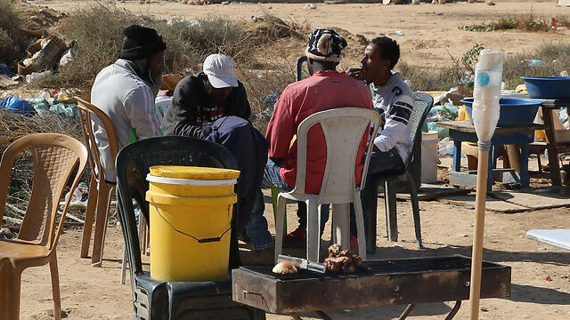 Asylum seekers in the Holot dentition facility