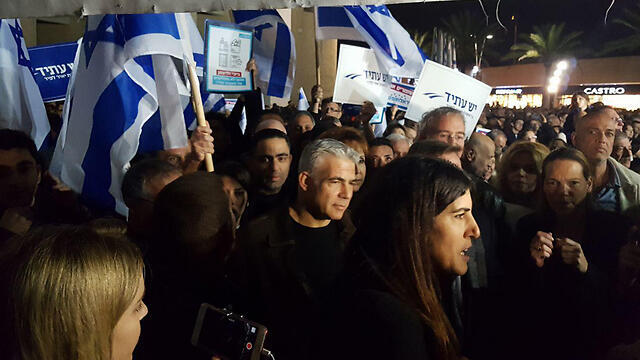 Lapid during Saturday evening's protest in Ashdod (צילום: מתן צורי) Lapid during Saturday evening's protest in Ashdod
