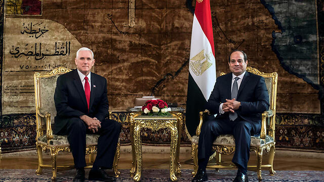 Pence (L) met with Egyptian President al-Sisi Saturday