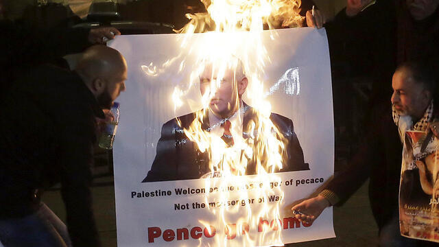 Протест в ПА. Фото: АFP (צילום: AP) Протест в ПА. Фото: АFP