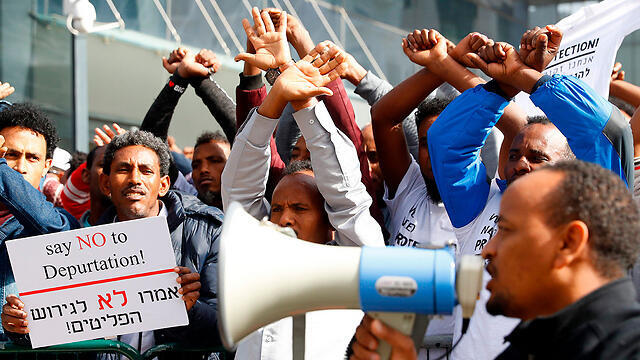 Asylum seekers protest (צילום: AFP) Asylum seekers protest