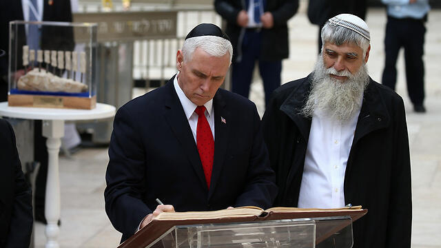 Визит к Стене плача. Фото: Охад Цвайгенберг (צילום: אוהד צויגנברג) Визит к Стене плача. Фото: Охад Цвайгенберг