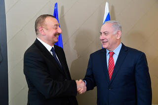 נתניהו לצד נשיא אזרבייג'אן אלייב ב-2018. באקו הפכה לזירה דיפלומטית אזורית
