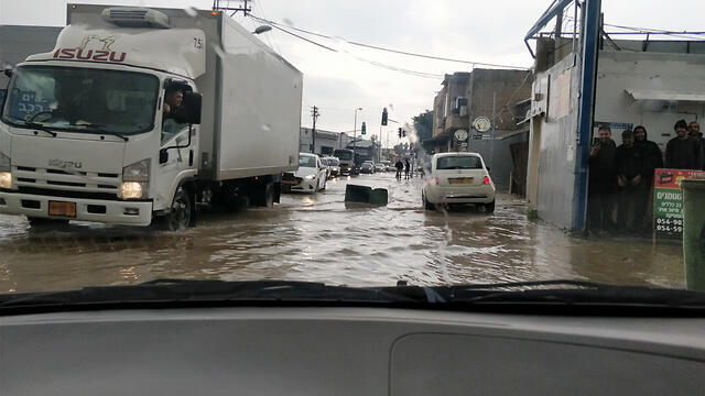 Ул. Шлавим в Тель-Авиве. Фото: Амит Гринберг (צילום: עמית גרינברג) Ул. Шлавим в Тель-Авиве. Фото: Амит Гринберг